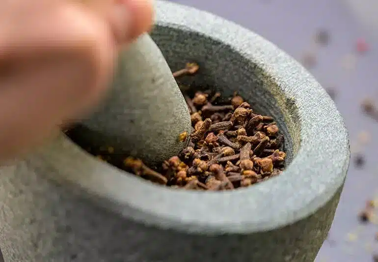 cloves 1315354561 770x533 1 jpg