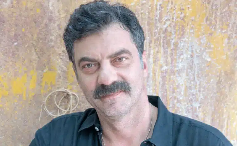 Στάθης Μαντζώρος: Διασωληνωμένος στο νοσοκομείο παλεύει για τη ζωή του – Η αιτία 
