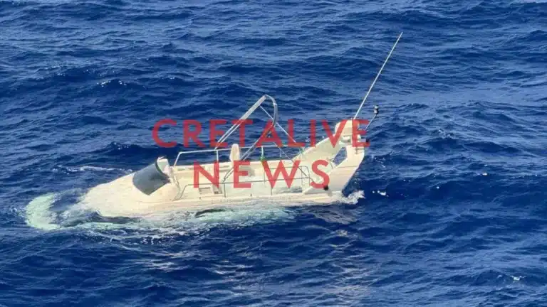 Περιπέτεια στη Σαντορίνη για γνωστό ποινικολόγο: Προσάραξε και βυθίστηκε το σκάφος του, τραυματίστηκε η σύζυγός του