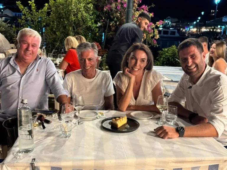 Τατιάνα Στεφανίδου – Νίκος Ευαγγελάτος: Δείπνο σε ψαγμένη τοποθεσία για το ζευγάρι