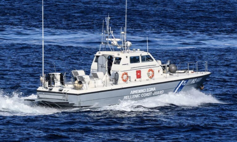 Συναγερμός στην Εύβοια: Φέρι μποτ με 100 επιβάτες προσέκρουσε σε ξέρα