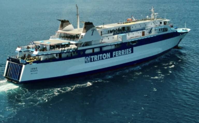 Μπλακ – άουτ στο πλοίο «Ιονίς» μεταξύ Κέας και Μακρονήσου – Στο σημείο σπεύδουν ρυμουλκό και σκάφη του Λιμενικού