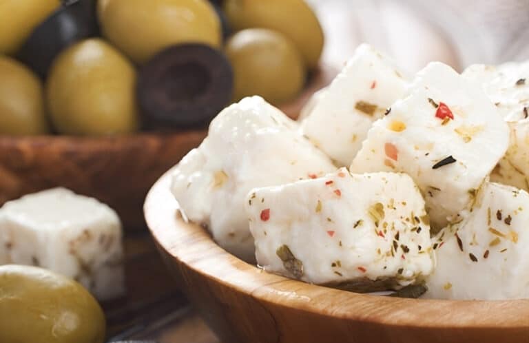 Το τυρί που πρέπει να αποφεύγετε εάν έχετε αρτηριακή πίεση ή προβλήματα με τα νεφρά
