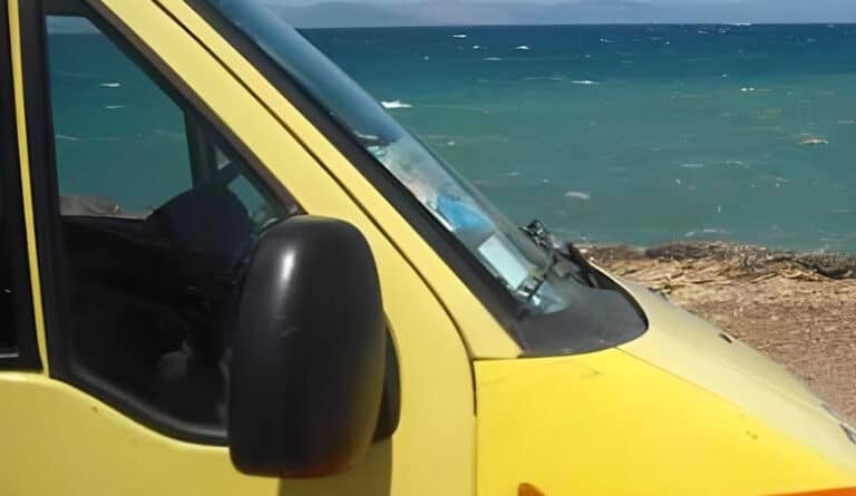 Ναυαγοσώστριες έσωσαν  2χpονο κορίτσι σε παραλία – Το παιδί εντοπίστηκε να επιπλέει αναίσθητο