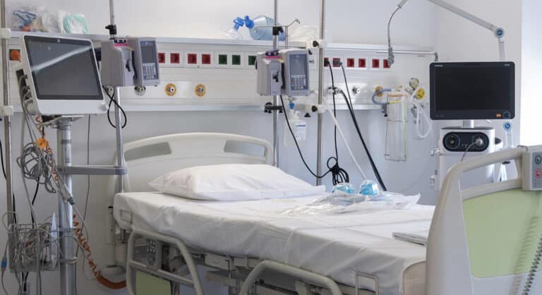 Συγκλονίζει η μητέρα της 14χρονης που βγήκε από τη ΜΕΘ στην Πάτρα: «Δεν το πίστευα ότι το παιδί μου θα γυρίσει»