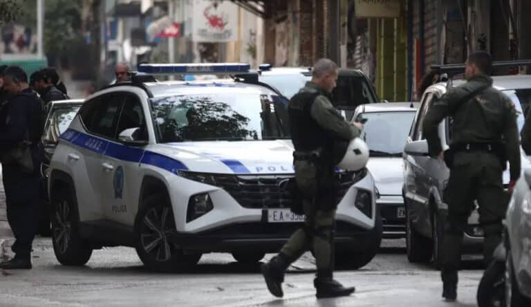 Αττική: Σε εξέλιξη μεγάλη τώρα επιχείρηση της ΕΛ.ΑΣ. για την πιο θανατnφόρα μαφία – Έφοδοι σε σπίτια και συλλήψεις