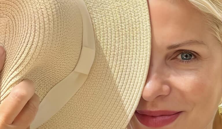 Χάμος με την Ελένη Μενεγάκη – Φόρεσε σκουλαρίκια χιλιάδων εupώ και άφησε άφωνους τους θαυμαστές της