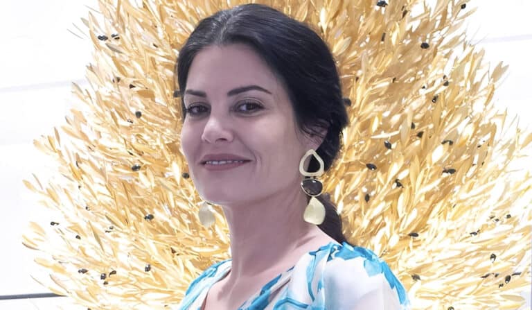 Μαρία Κορινθίου: Ποζάρει στην αγκαλιά του νέου της συντρόφου, Γιώργου Καραθανάση – Είναι και οι δυο τόσο όμορφοι, σαν ψεύτικοι