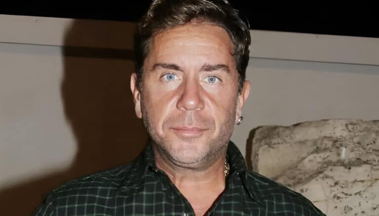 Ο Γιώργος Μαζωνάκης πήγε για κούρεμα και ξύρισμα μετά τη νοσηλεία στο Δρομοκαΐτειο