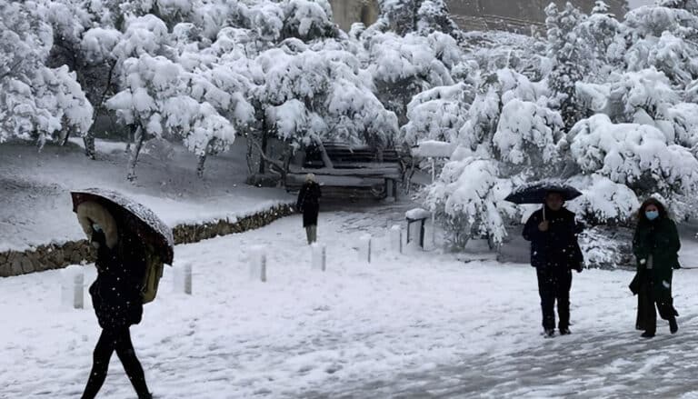 Μερομήνια: Χριστούγεννα και Πρωτοχρονιά με χιόνια ακόμη και μέσα στην Αθήνα