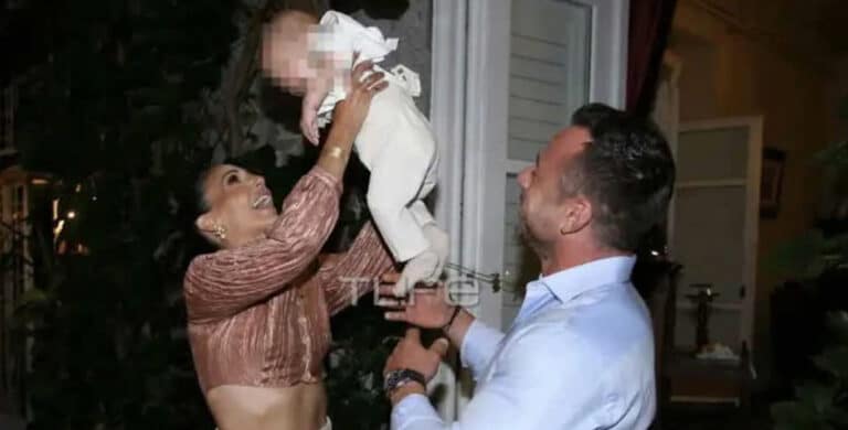 Ανθή Βούλγαρη – Κώστας Κωνσταντινίδης: Οι φωτογραφίες από τη δεξίωση μετά τη βάφτιση του γιου τους και το όνομα που πήρε