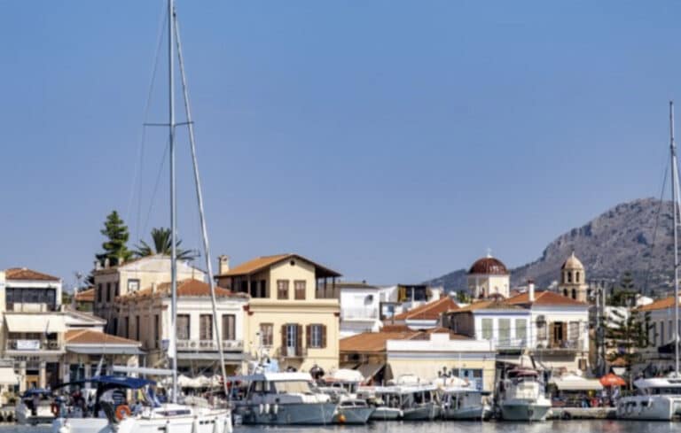 Αδιανόητο: Το ασθενοφόρο στην Αίγινα δεν έφθασε ποτέ στη γυναίκα που πνίγηκε, γιατί…όλοι οι οδηγοί ήταν σε άδεια
