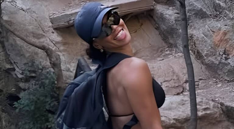 Χαμός με πασίγνωστη 40χρονης Ελληνίδα τραγουδίστρια – Εμφανίστηκε με μαγιό «κορδόνι» στους Καταρράκτες της Νέδας