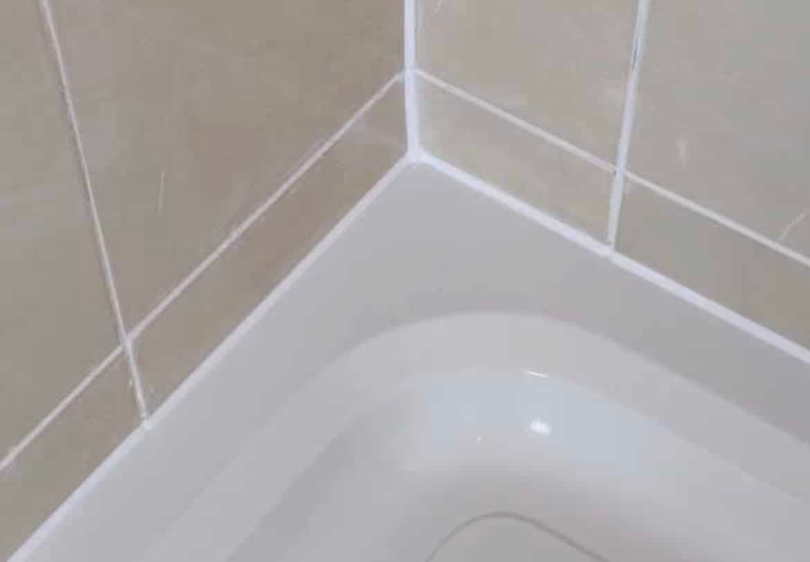 Ο πιο γρήγορος τρόπος για να απαλλαγείτε από τη μούχλα στην σιλικόνη του ντους 5 stigmiotypo othonis 2025 10 24 04.00.58