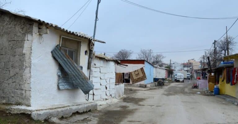 Δυσφορία στην κοινότητα των Ρομά για τη φορολογική μεταρρύθμιση του Κ. Μητσοτάκη – Γιατί εξαιρούνται