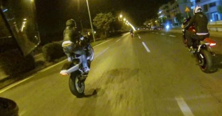 Έκαναν «κόντρες» με 200 χιλιόμετρα και «σούζες» στους δρόμους της Αθήνας