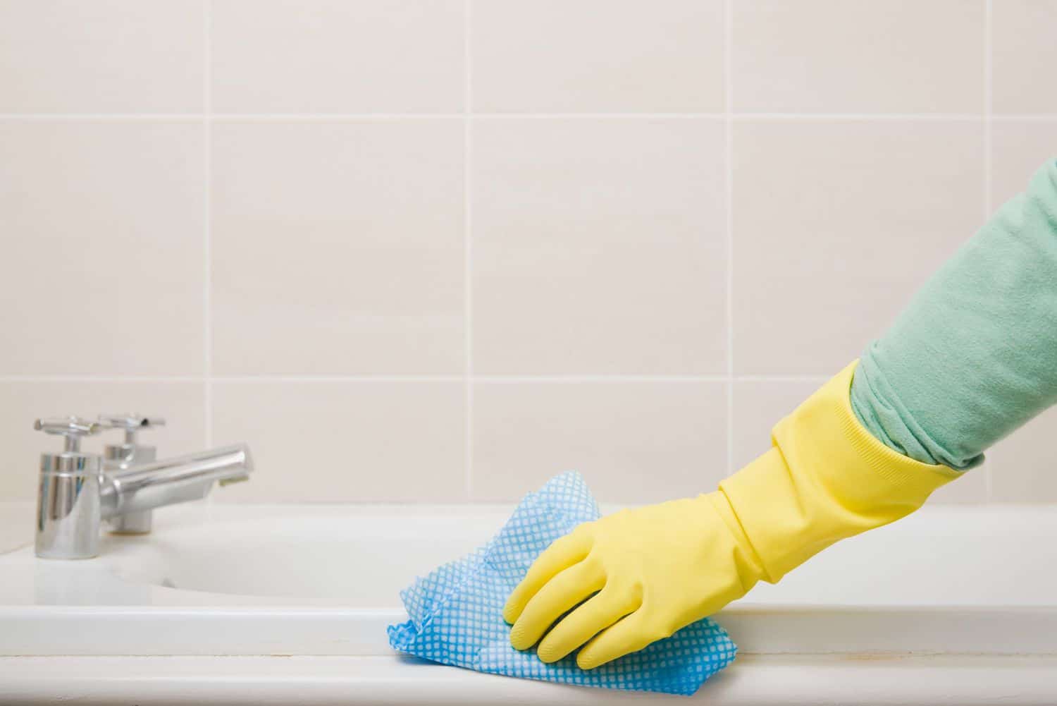 cleaning bathroom tub getty 0521 2000 7611399d55f8423bb36619ea77f2f223