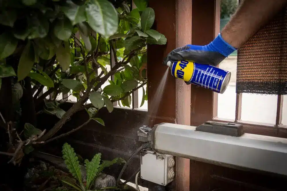 Οι περισσότεροι δεν ξέρουν. 13 εξαιρετικοί τρόποι για να χρησιμοποιήσετε το WD-40 στο σπίτι 12 ecommerce ready wd40 mup 2.jpeg