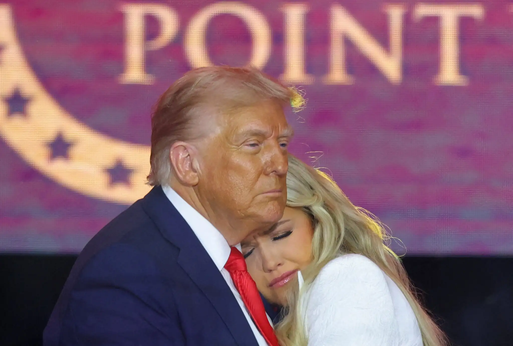 erika kirk donald trump r 2048x1383 1