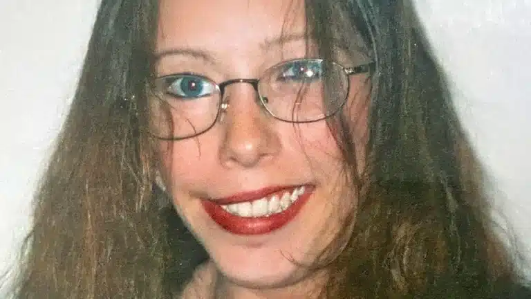 Κανένας στην γειτονιά δεν ενδιαφέρθηκε: 38χρονη βρέθηκε σε προχωρημένη σήψη στο σπίτι της, ήταν νεκρή 4 χρόνια