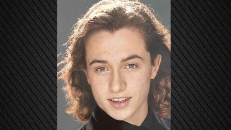 Ερωτεύσιμος: Πασίγνωστος Έλληνας τραγουδιστής στα νιάτα του με μακρύ μαλλί