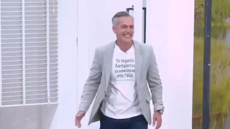 Ο Μάριος Αθανασίου με μπλουζάκι υπέρ της Παλαιστίνης στην εκπομπή της Σίσσυς Χρηστίδου