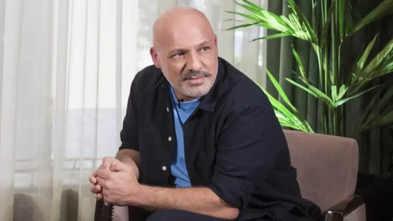 Νίκος Μουτσινάς: Νέες εικόνες από το ταξίδι στην Ουγκάντα με τον Κωνσταντίνο Δέδε