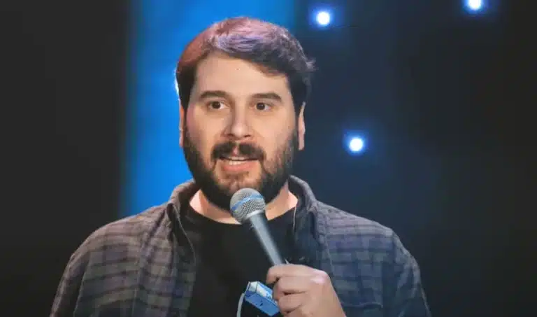 Ξεσηκωμός των κωμικών για την απόλυση του Πάρι Ρούπου – Η νέα ανάρτηση της Pizza Fan μετά τις αντιδράσεις