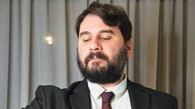 «Δυστυχώς δεν είμαι Αλβανός – Αυτές τις μέρες θα προτιμούσα να είμαι οτιδήποτε, εκτός από Έλληνας»: Ξεσπά ο Πάρις Ρούπος