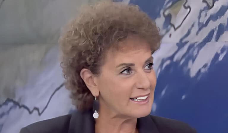 Χριστίνα Σούζη: Η εξήγηση για το άφρο λουκ που επέλεξε – «Μόλις τελείωσα από εδώ πήγα στο κομμωτήριο»