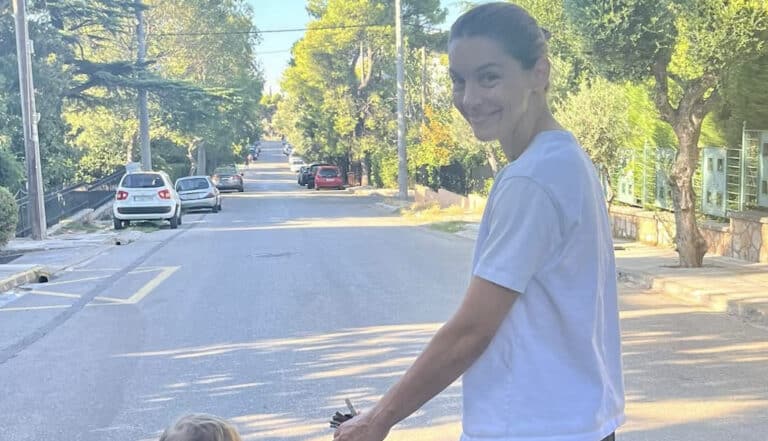 Ο γιος της Γιούλικας Σκαφιδά ξεκίνησε το σχολείο – Τα τρυφερά στιγμιότυπα