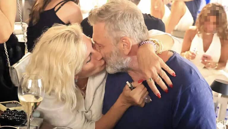 Απόστολος Γκλέτσος: Φιλιά και αγκαλιές με τη σύντροφό του – Ποια είναι 