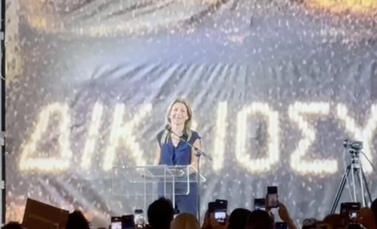 Συγκλόνισε σήμερα η Μαρία Καρυστιανού στο Σύνταγμα – «H αλήθεια δεν μπορεί να κρύβεται για πάντα»