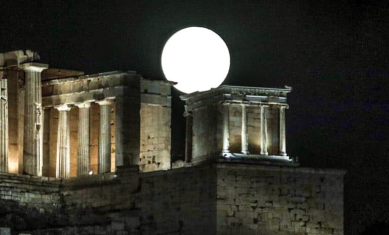 Κοιτάξτε απόψε ψηλά: Έρχεται η θεαματική, ολική έκλειψη του «Ματωμένου Φεγγαριού»