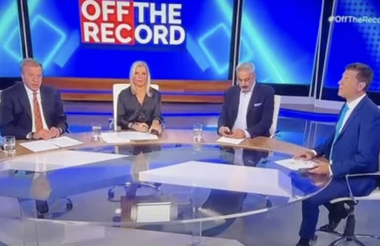 Η στιγμή που τα 5,2 Ρίχτερ πιάνουν στον αέρα τους δημοσιογράφους της ΕΡΤ