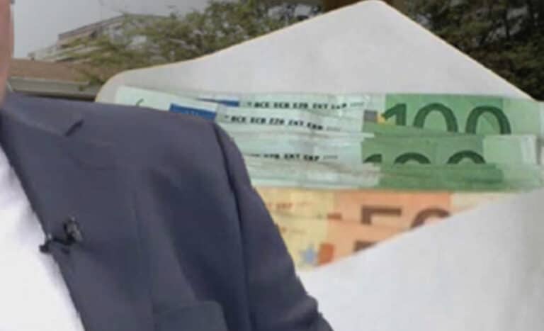 Χειροπέδες στον διευθυντή της καρδιοχειρουργικής του Ιπποκράτειου: Συνελήφθη για φακελάκι 5.000 εupώ