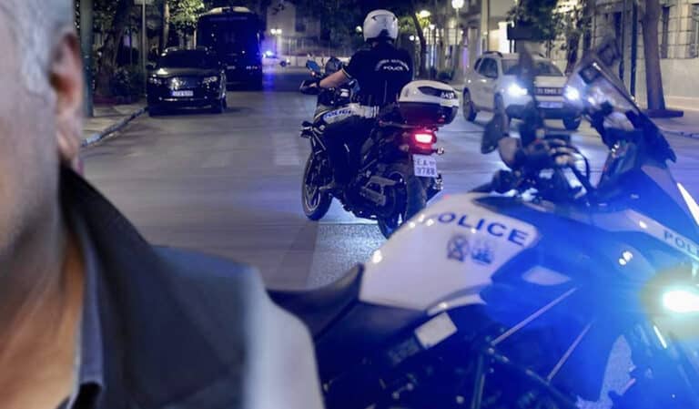 Συνελήφθησαν στα Εξάρχεια τα παιδιά πρώην πασίγνωστου υπουργού του ΣΥΡΙΖΑ: Κουβαλούσαν πτυσσόμενα γκλοπ και κοκκάλινα γάντια