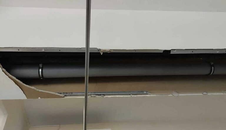 Σοκ σε δημόσιο νοσοκομείο της Ελλάδας: Κατέρρευσε τμήμα οροφής σε κλινική – «Ασθενής τραυματίστηκε στο κεφάλι»