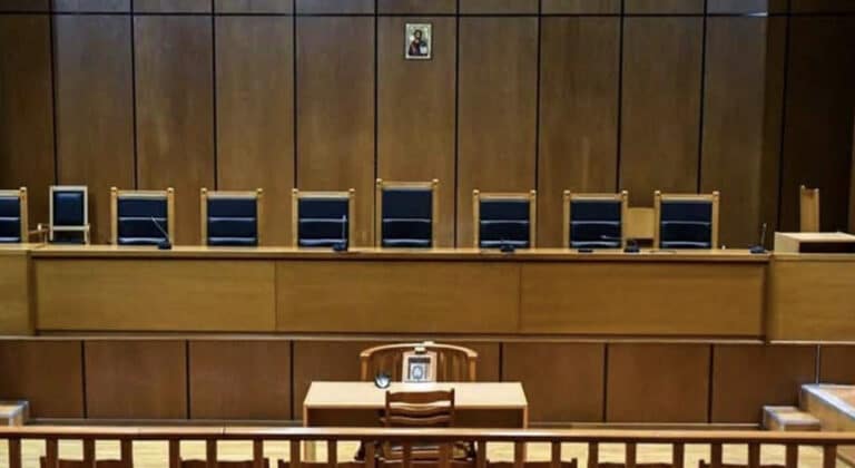 Οι δικαστικοί ζητούν 20% αúξnση μισθού και μηνιαίο επίδομα στέγασης 1.000 εupώ