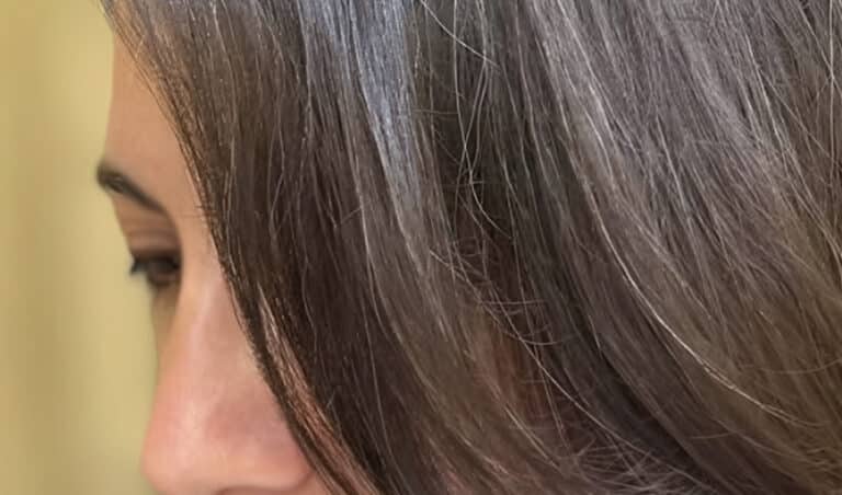 Αυτό είναι το κούρεμα που «σβήνει» 7 χρόνια από το πρόσωπο