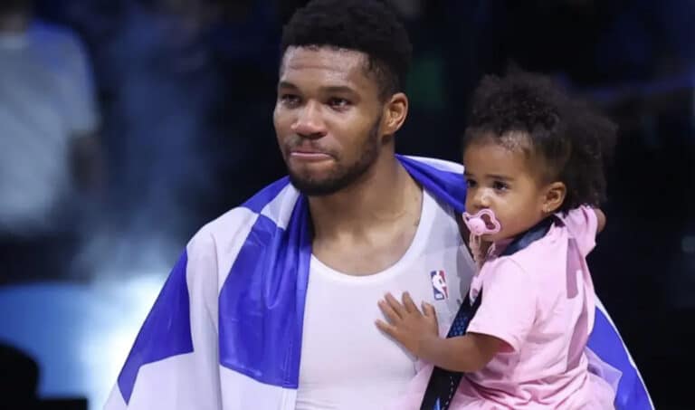 Γιάννης Αντετοκούνμπο: «Λύγισε» μετά το χάλκινο μετάλλιο – «Δεν είμαι ψεύτικος, δεν μου αρέσει να είμαι διάσημος»