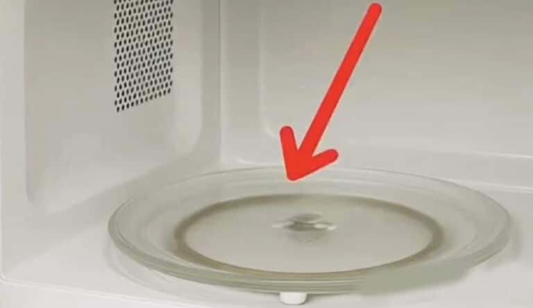 Οι περισσότεροι άνθρωποι θα περάσουν όλη τους τη ζωή χωρίς ποτέ να μάθουν σε τι χρησιμεύει πραγματικά το δαχτυλίδι του φούρνου μικροκυμάτων