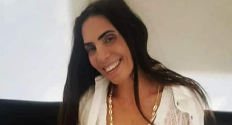 Ποια Κιμ Καρντάσιαν; Η Μάγκυ Χαραλαμπίδου και το αχλάδι της γονάτισαν το Instagram γιατί… Πίσω έχει η αχλάδα την ουρά