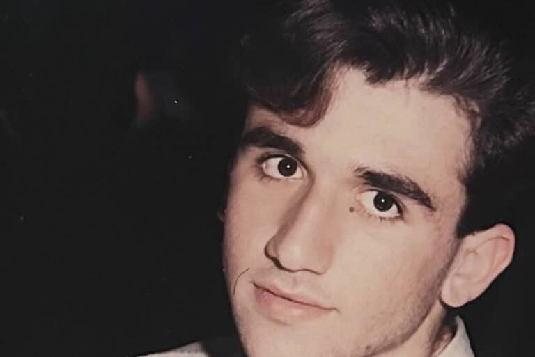 Πασίγνωστος σημαντικός Έλληνας σε μικρή ηλικία – «Παλιά είχα μαλλιά… τώρα έχω εμπειρίες!»