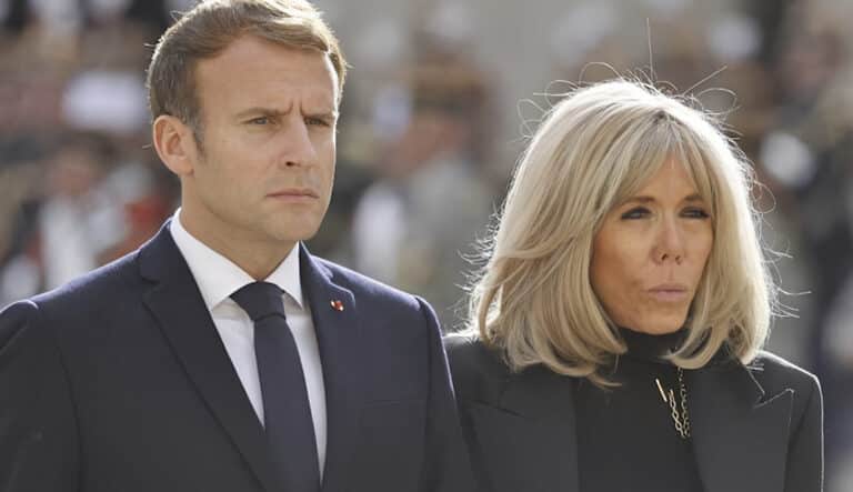 Ζεύγος Μακρόν: Θα παρουσιάσει «επιστημονικά στοιχεία» για να αποδείξει ότι η Μπριζίτ είναι γυναίκα