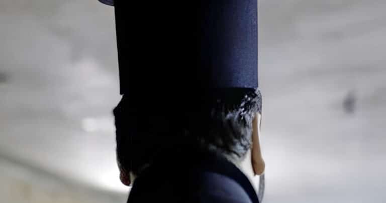 Ποιος είναι ο Ιερέας που συνελήφθη για εμπρησμό! Έβαλε φωτιά δίπλα σε βίλα με πισίνα