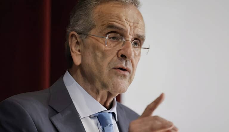 Σαμαράς για Τέμπη: «Οι γονείς έχουν το απόλυτο δικαίωμα να γίνει εκταφή των παιδιών τους»