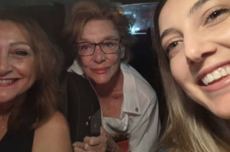 Η Μάρω Κοντού ζήτησε από δύο γυναίκες να την πάρουν μαζί στο αυτοκίνητο λόγω της απεργίας των ταξί