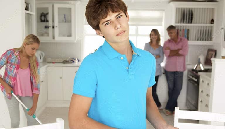 Αν θες το παιδί σου να εκτιμά, ζόρισέ το και κάνε το να τα βγάζει πέρα μόνο του