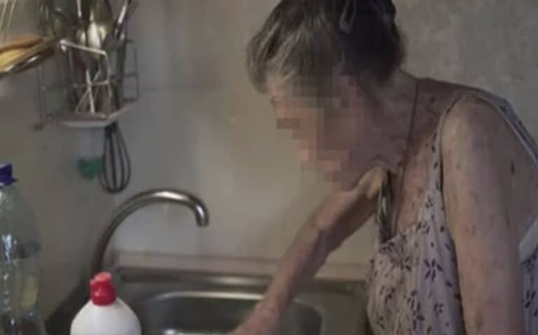 67χρονη γυναίκα πέθανε ενώ έπλενε πιάτα – Προειδοποίηση γιατρού: 3 απαγορευμένα πράγματα για τους ηλικιωμένους όταν κάνουν δουλειές στο σπίτι 